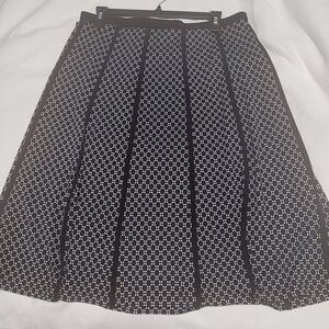 Elegant Black and White Patterned A-Line Skirt Size M